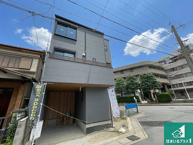 周辺は落ち着いた街並みの住宅地!子育てがしやすい住環境です!まだ未完成ですが、現地でしかわからない事もございます。是非一度ご覧ください。