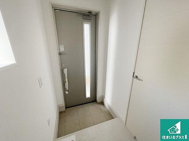 【玄関】シューズボックスにはたくさんの靴が収納できるので玄関周りはいつもスッキリ!ご家族が増えても安心!