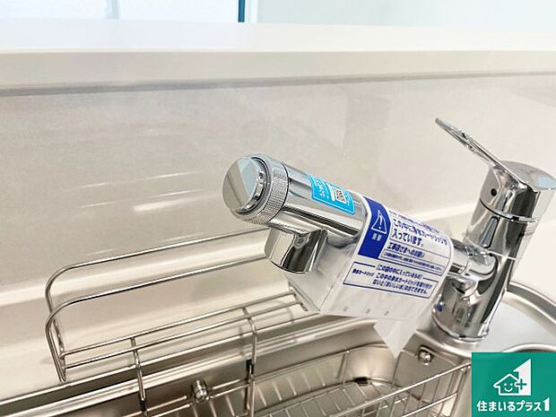【キッチン水栓】浄水器を内蔵!炊飯時、お茶を作る時に安心してお水を使えます!お湯と冷水、浄水と原水、シャワーの切替えもワンタッチです!