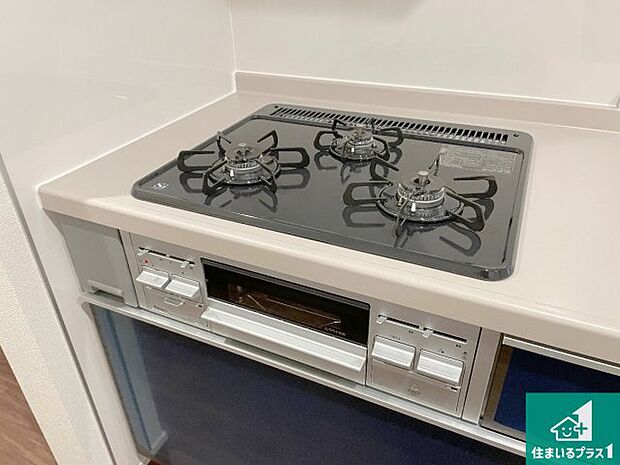 【コンロ】ダブル高火力Siセンサー付きコンロ!3口あるので、まとめて料理をする時も大活躍!