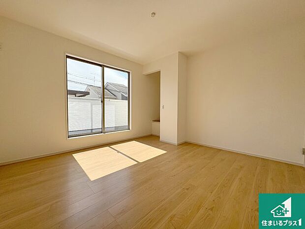 【洋室】シンプルな洋室は、自分好みのインテリアが楽しめます♪ご家族とインテリアや家具を選びに行くのは新築購入時の醍醐味の一つです。ぜひお楽しみください♪