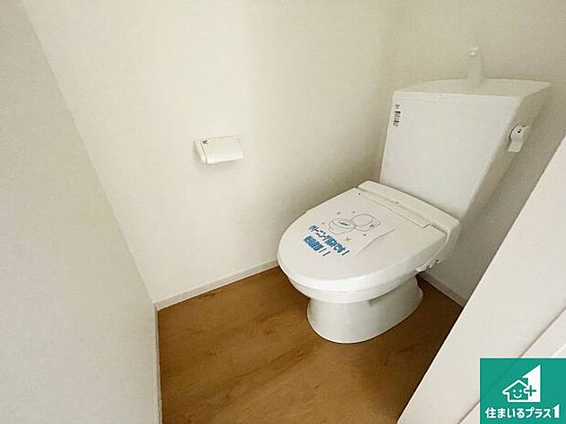 【トイレ】1・2階の2ヶ所にあるので、朝の忙しい時間の順番待ちもなく、深夜の利用にも大変便利です。