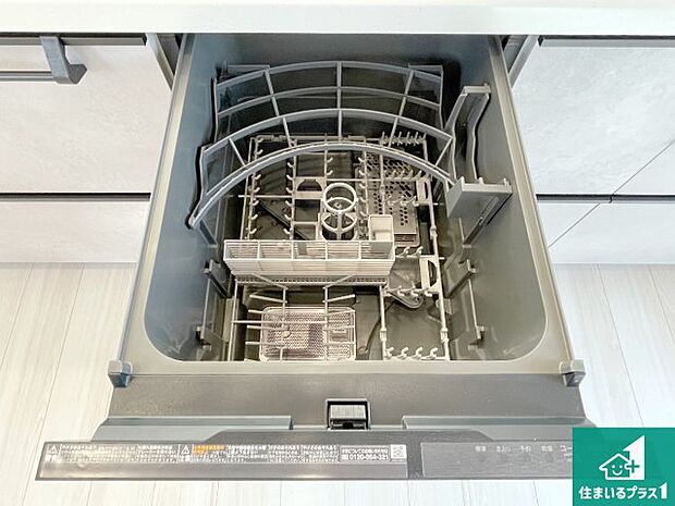 【食器洗い乾燥機】食事後の一仕事、食器洗いをボタン一つでお任せできちゃいます！場所を取らないビルトイン式なので、お料理スペースもしっかり確保！