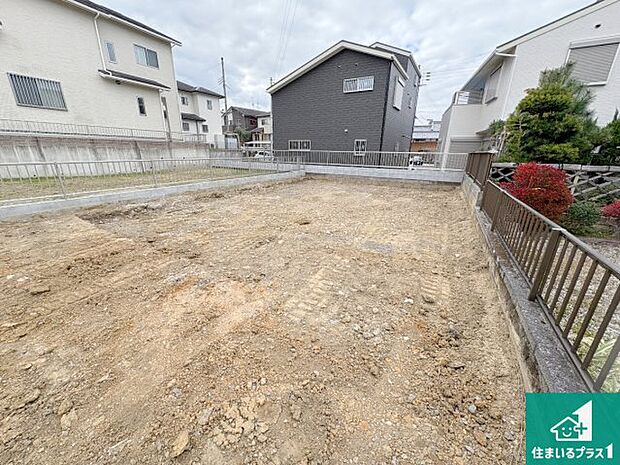 【外観】周辺は落ち着いた街並みの住宅地!子育てがしやすい住環境です!まだ未完成ですが、現地でしかわからない事もございます。是非一度ご覧ください。