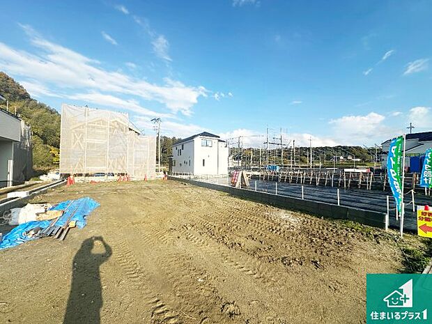 【外観】周辺は落ち着いた街並みの住宅地!子育てがしやすい住環境です!まだ未完成ですが、現地でしかわからない事もございます。是非一度ご覧ください。