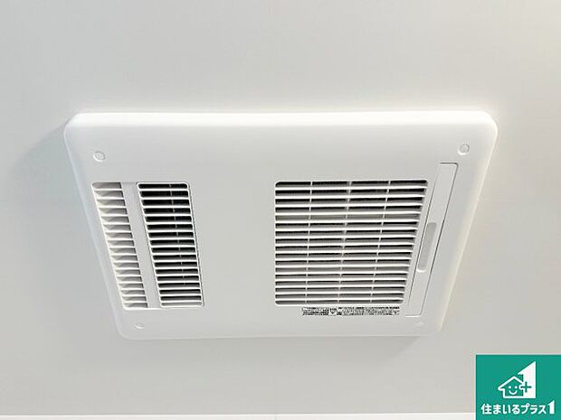 【浴室暖房乾燥機】四季を通して快適なバスライフをお手伝いする浴室暖房乾燥機！浴室の乾燥・暖房・涼風・換気はもちろん、２４時間換気にも対応！ 