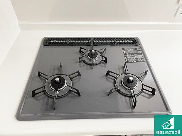 【コンロ】ダブル高火力Ｓｉセンサー付きコンロ！３口あるので、まとめて料理をする時も大活躍！