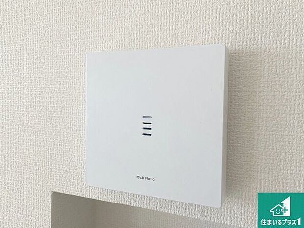 【カラーモニターインターホン】24時間録画機能搭載のインターホンで、防犯も来客対応もこれ1台。 訪問者の有無に関わらず玄関前を録画し、家族の安心を守ります。