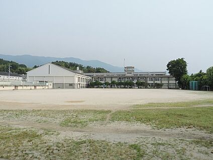 和邇小学校 徒歩300m
