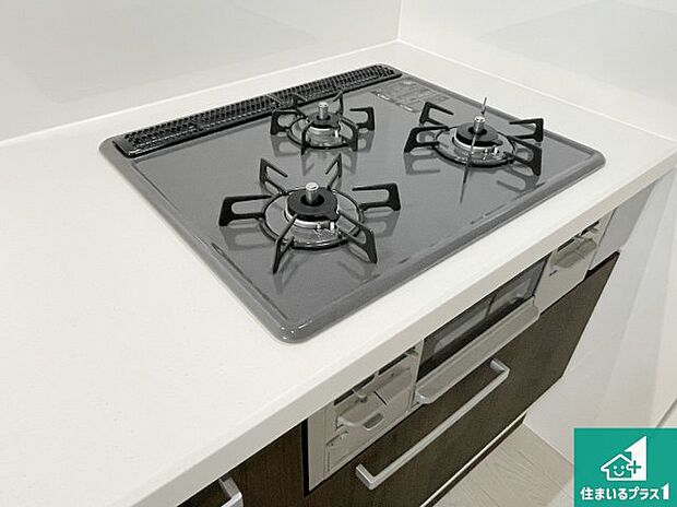 【コンロ】ダブル高火力Ｓｉセンサー付きコンロ！３口あるので、まとめて料理をする時も大活躍！