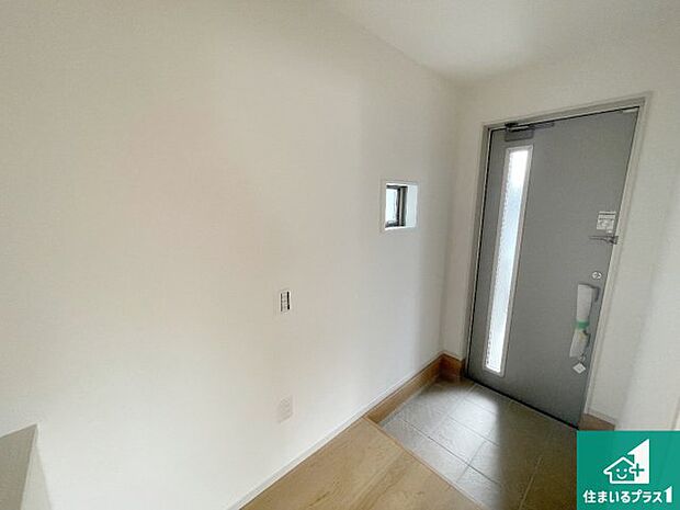 【玄関】シューズボックスにはたくさんの靴が収納できるので玄関周りはいつもスッキリ！ご家族が増えても安心！