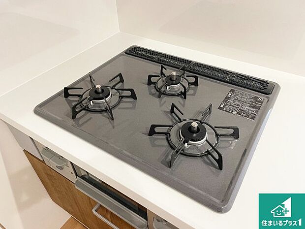 【コンロ】ダブル高火力Ｓｉセンサー付きコンロ！３口あるので、まとめて料理をする時も大活躍！