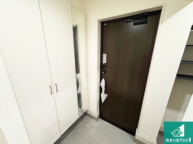 【玄関】シューズボックスにはたくさんの靴が収納できるので玄関周りはいつもスッキリ！ご家族が増えても安心！