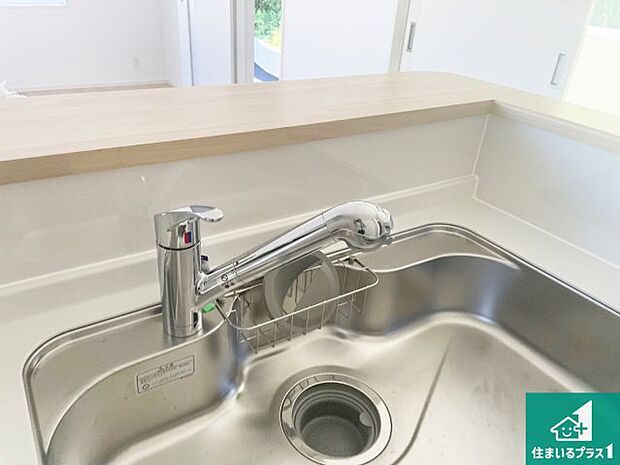 【キッチン水栓】浄水器を内蔵!炊飯時、お茶を作る時に安心してお水を使えます!お湯と冷水、浄水と原水、シャワーの切替えもワンタッチです!