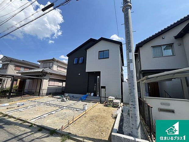 【外観】前面道路は車の通りも少なくて安心です。
