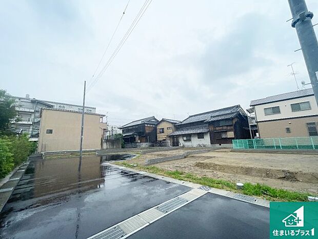 【外観】周辺は落ち着いた街並みの住宅地！子育てがしやすい住環境です！まだ未完成ですが、現地でしかわからない事もございます。是非一度ご覧ください。 