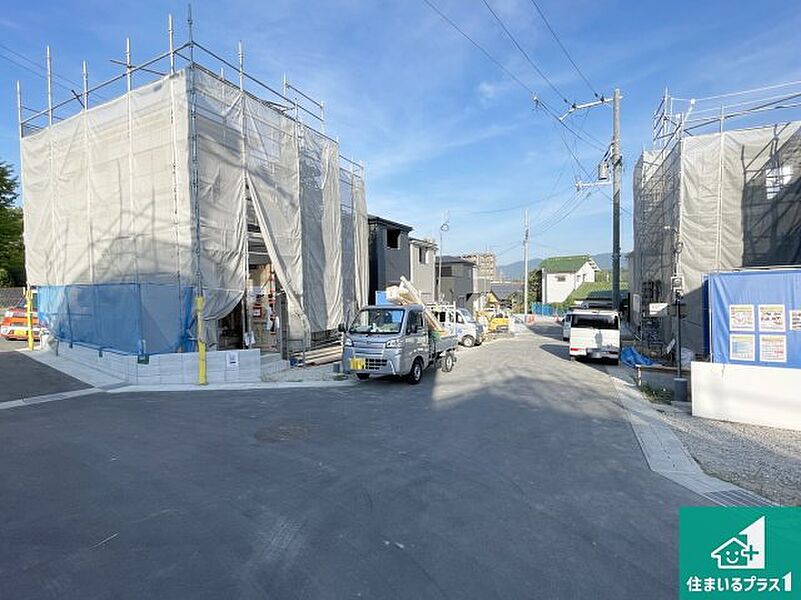 周辺は落ち着いた街並みの住宅地！子育てがしやすい住環境です！まだ未完成ですが、現地でしかわからない事もございます。是非一度ご覧ください。