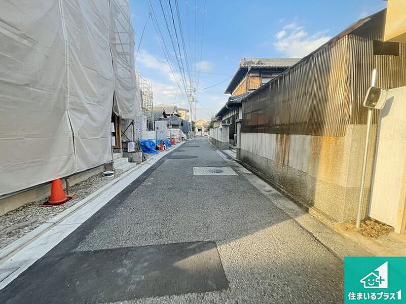 周辺は落ち着いた街並みの住宅地！子育てがしやすい住環境です！まだ未完成ですが、現地でしかわからない事もございます。是非一度ご覧ください。