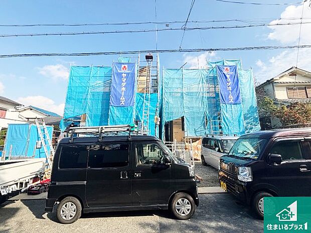 周辺は落ち着いた街並みの住宅地！子育てがしやすい住環境です！まだ未完成ですが、現地でしかわからない事もございます。是非一度ご覧ください。