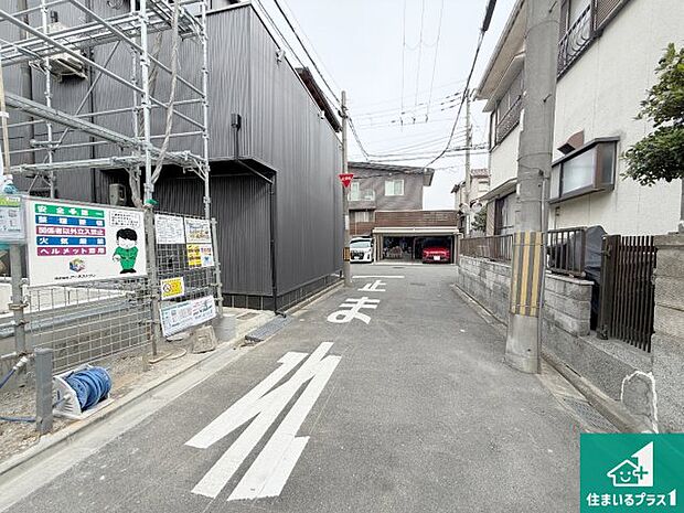 周辺は落ち着いた街並みの住宅地！子育てがしやすい住環境です！まだ未完成ですが、現地でしかわからない事もございます。是非一度ご覧ください。