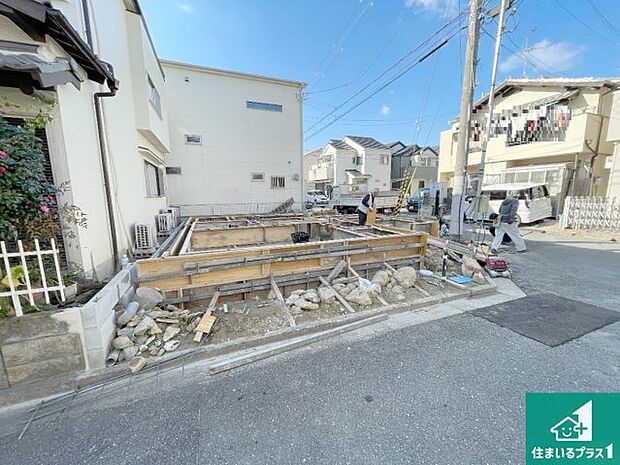 周辺は落ち着いた街並みの住宅地！子育てがしやすい住環境です！まだ未完成ですが、現地でしかわからない事もございます。是非一度ご覧ください。
