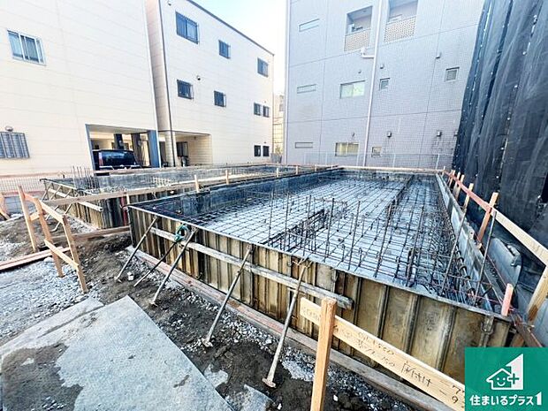 周辺は落ち着いた街並みの住宅地！子育てがしやすい住環境です！まだ未完成ですが、現地でしかわからない事もございます。是非一度ご覧ください。