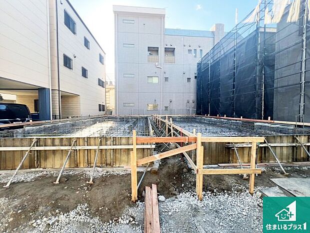 周辺は落ち着いた街並みの住宅地！子育てがしやすい住環境です！まだ未完成ですが、現地でしかわからない事もございます。是非一度ご覧ください。