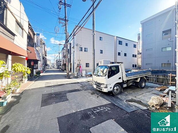 周辺は落ち着いた街並みの住宅地！子育てがしやすい住環境です！まだ未完成ですが、現地でしかわからない事もございます。是非一度ご覧ください。