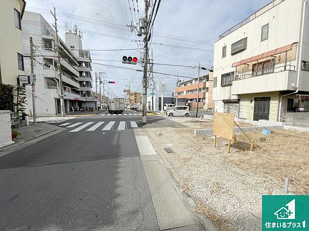 周辺は落ち着いた街並みの住宅地！子育てがしやすい住環境です！まだ未完成ですが、現地でしかわからない事もございます。是非一度ご覧ください。