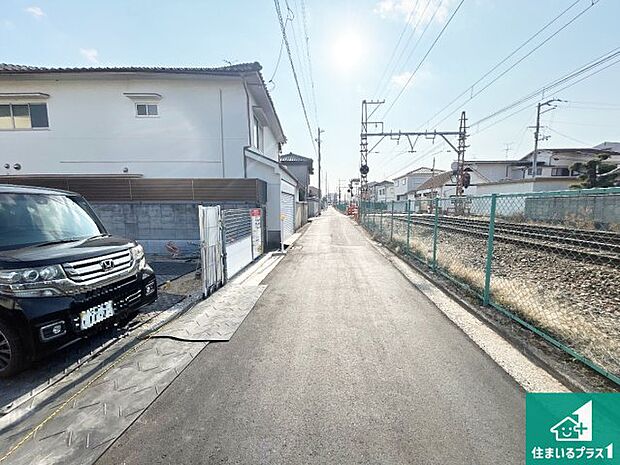周辺は落ち着いた街並みの住宅地！子育てがしやすい住環境です！まだ未完成ですが、現地でしかわからない事もございます。是非一度ご覧ください。