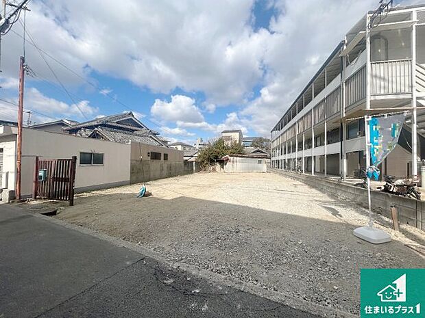 周辺は落ち着いた街並みの住宅地！子育てがしやすい住環境です！まだ未完成ですが、現地でしかわからない事もございます。是非一度ご覧ください。