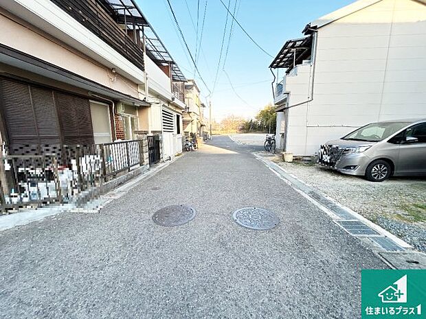 周辺は落ち着いた街並みの住宅地！子育てがしやすい住環境です！まだ未完成ですが、現地でしかわからない事もございます。是非一度ご覧ください。