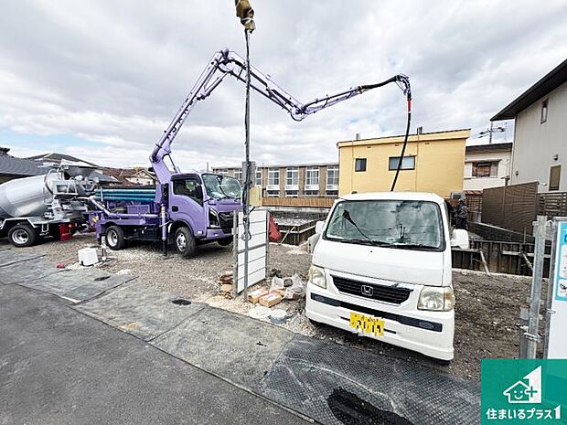 周辺は落ち着いた街並みの住宅地！子育てがしやすい住環境です！まだ未完成ですが、現地でしかわからない事もございます。是非一度ご覧ください。