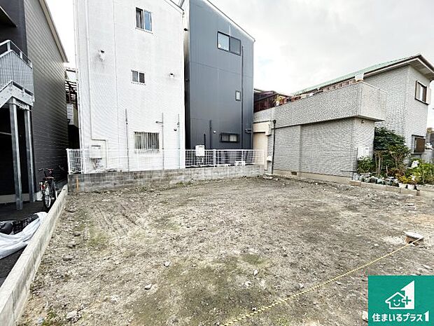 周辺は落ち着いた街並みの住宅地！子育てがしやすい住環境です！まだ未完成ですが、現地でしかわからない事もございます。是非一度ご覧ください。