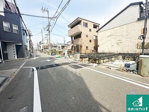 周辺は落ち着いた街並みの住宅地!子育てがしやすい住環境です!まだ未完成ですが、現地でしかわからない事もございます。是非一度ご覧ください。