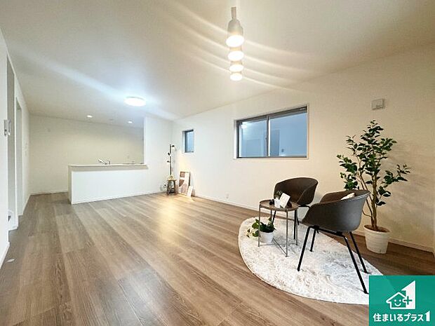 周辺は落ち着いた街並みの住宅地!子育てがしやすい住環境です!まだ未完成ですが、現地でしかわからない事もございます。是非一度ご覧ください。