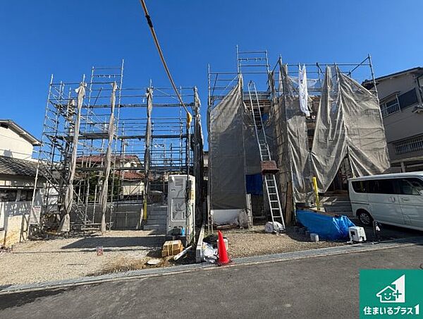 周辺は落ち着いた街並みの住宅地！子育てがしやすい住環境です！まだ未完成ですが、現地でしかわからない事もございます。是非一度ご覧ください。