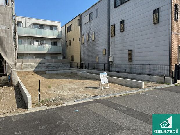 周辺は落ち着いた街並みの住宅地！子育てがしやすい住環境です！まだ未完成ですが、現地でしかわからない事もございます。是非一度ご覧ください。