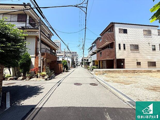 周辺は落ち着いた街並みの住宅地!子育てがしやすい住環境です!まだ未完成ですが、現地でしかわからない事もございます。是非一度ご覧ください。