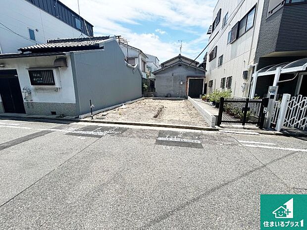 周辺は落ち着いた街並みの住宅地!子育てがしやすい住環境です!まだ未完成ですが、現地でしかわからない事もございます。是非一度ご覧ください。