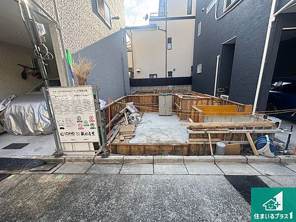 周辺は落ち着いた街並みの住宅地！子育てがしやすい住環境です！まだ未完成ですが、現地でしかわからない事もございます。是非一度ご覧ください。