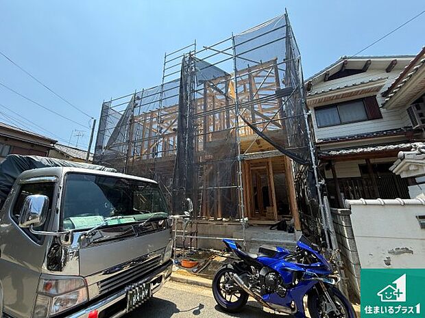 周辺は落ち着いた街並みの住宅地!子育てがしやすい住環境です!まだ未完成ですが、現地でしかわからない事もございます。是非一度ご覧ください。