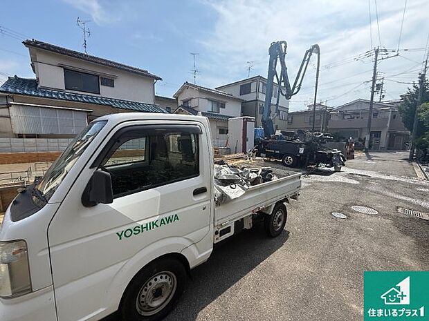 周辺は落ち着いた街並みの住宅地!子育てがしやすい住環境です!まだ未完成ですが、現地でしかわからない事もございます。是非一度ご覧ください。