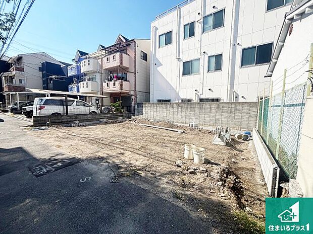 周辺は落ち着いた街並みの住宅地!子育てがしやすい住環境です!まだ未完成ですが、現地でしかわからない事もございます。是非一度ご覧ください。