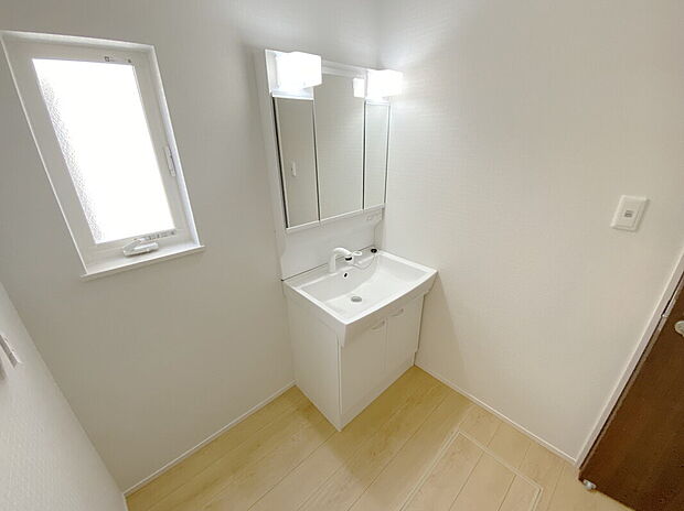 【洗面台・洗面所】大きな鏡付、スライドシャワー