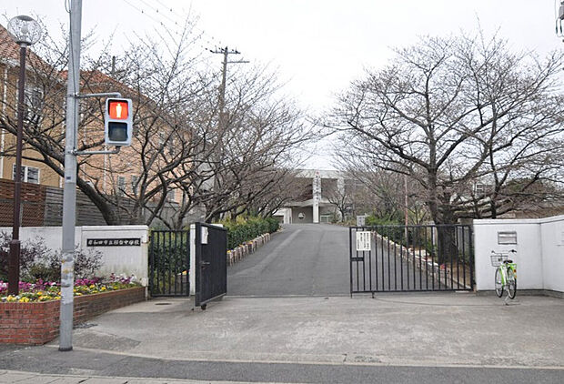 岸和田市立桜台中学校（約1,400m）