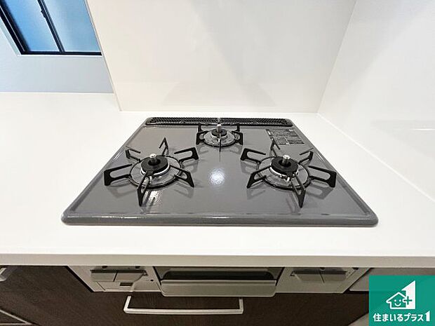 【コンロ】ダブル高火力Ｓｉセンサー付きコンロ！３口あるので、まとめて料理をする時も大活躍！
