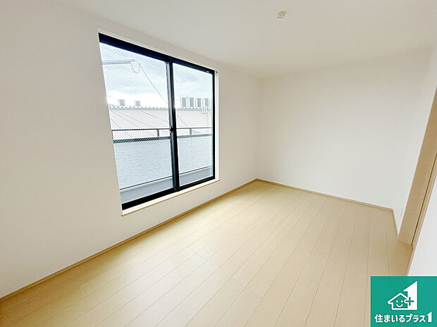 【洋室】シンプルな洋室は、自分好みのインテリアが楽しめます♪ご家族とインテリアや家具を選びに行くのは新築購入時の醍醐味の一つです。ぜひお楽しみください♪