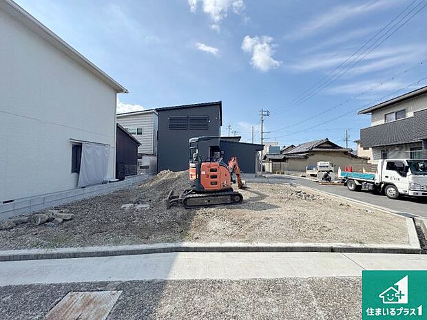 【外観】周辺は落ち着いた街並みの住宅地!子育てがしやすい住環境です!まだ未完成ですが、現地でしかわからない事もございます。是非一度ご覧ください。