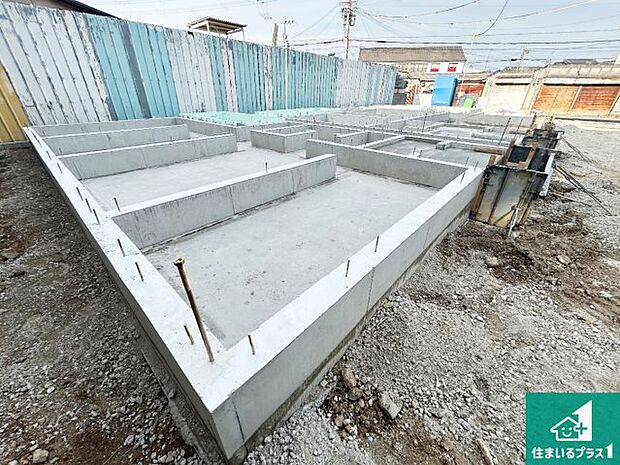 【外観】周辺は落ち着いた街並みの住宅地!子育てがしやすい住環境です!まだ未完成ですが、現地でしかわからない事もございます。是非一度ご覧ください。